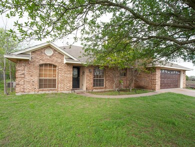 818 W 3rd St, Eddy, TX 76524 - photo 3