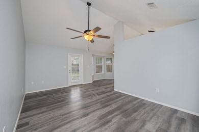 6-web-or-mls-504-shortwell-ave