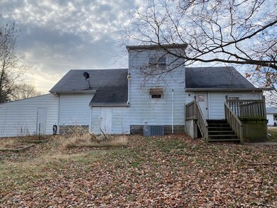 1010 W Saint Louis Ave, Effingham, IL 62401 - photo 2