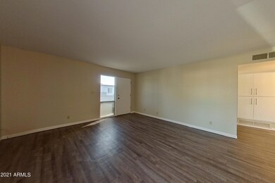 523 E Roanoke Ave Apt C-print-003-003-Lo