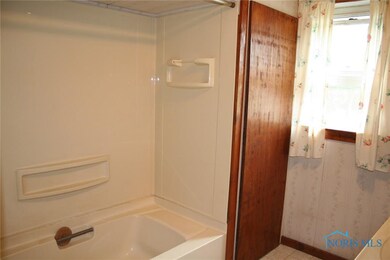 17420 W Walbridge Rd E, Graytown, OH 43432 - photo 4