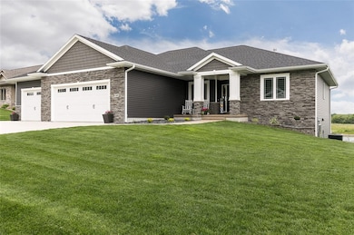 3009 Forrest Meadow Ln, Hiawatha, IA 52233 - photo 2