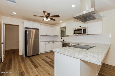 005-photo-kitchen-13673912