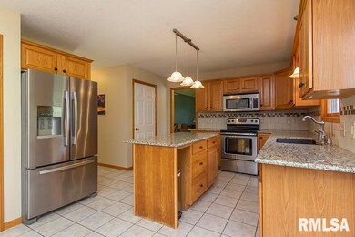 1015 W 60th St, Davenport, IA 52806 - photo 7