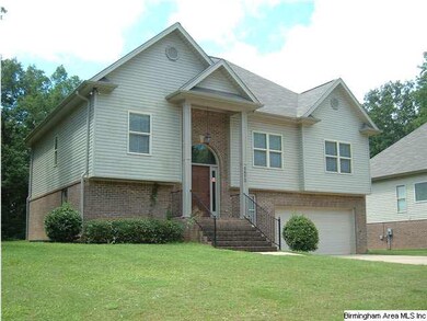 Brick & vinyl exterior