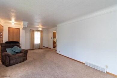 3906 Aurora Ave, Des Moines, IA 50310 - photo 5