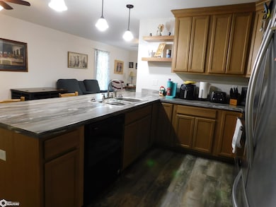 606 S Elm St, Creston, IA 50801 - photo 3