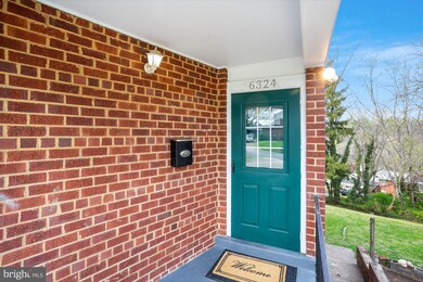 6324 Phyllis Ln, Alexandria, VA 22312 - photo 4