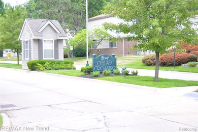 26949 Farmbrook Villa Dr unit 96, Southfield, MI 48034 - photo 2