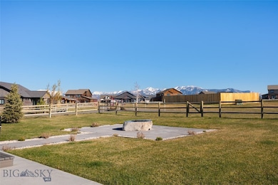 Backyard/Fire Pit area