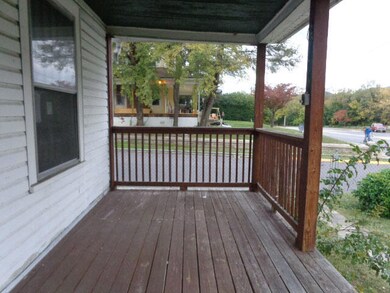 200 West Ridgeway Street front porch