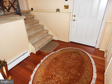 9 Hedgerow Dr, Morrisville, PA 19067 - photo 2