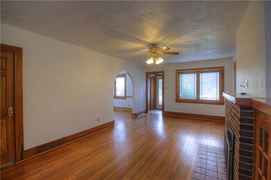 Living Room looking towards the entry.   Natural L