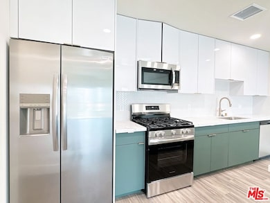 1037 Dewey Ave unit 501, Los Angeles, CA 90006 - photo 3