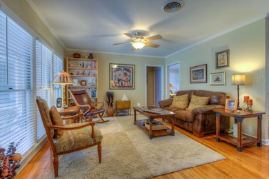 928 Bismark St, Seguin, TX 78155 - photo 6