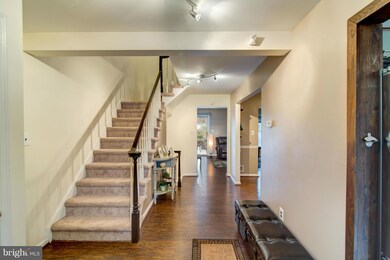 7907 Bethelen Woods Ln, Springfield, VA 22153 - photo 2