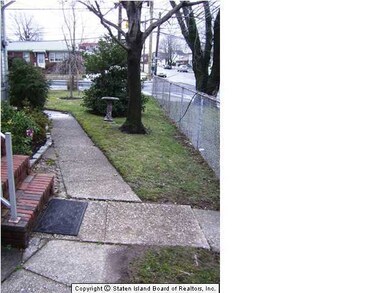 900 Targee St, Staten Island, NY 10304 - photo 2