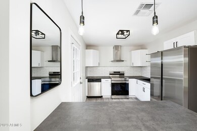 2206 N 26th St, Phoenix, AZ 85008 - photo 5