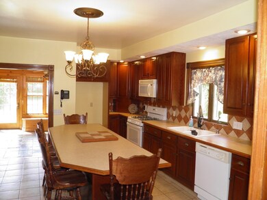 19 Cushman St, Monson, MA 01057 - photo 6