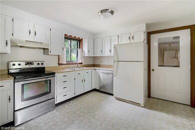 254 Greenwood Dr, Wakefield, RI 02879 - photo 5