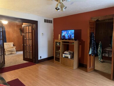 1103 Wilmoth St, Harrisburg, IL 62946 - photo 4