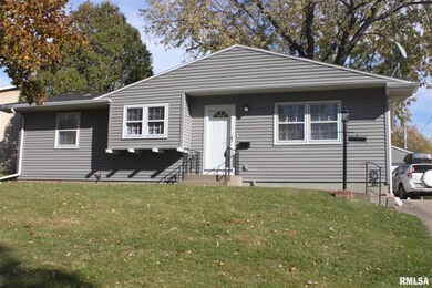 2803 Hillside Ct, Bettendorf, IA 52722 - photo 2