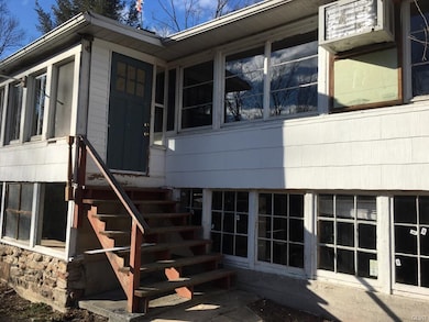 2212 Hillside Rd, Slatington, PA 18080 - photo 2