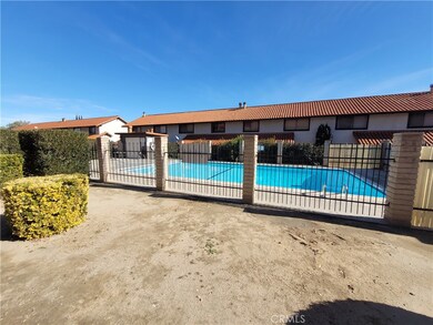 16780 Green Tree Blvd unit 4, Victorville, CA 92395 - photo 2