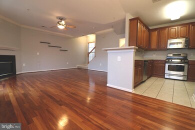 13109 Marcey Creek Rd, Herndon, VA 20171 - photo 5