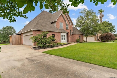 1588 Lake Pointe Ave, Zachary, LA 70791 - photo 3