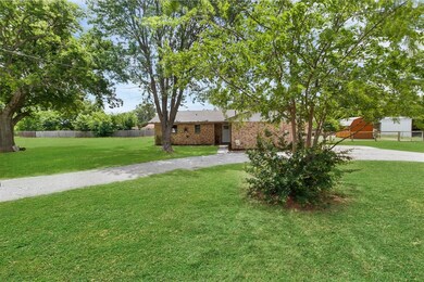 825 N Avenue B, Springtown, TX 76082 - photo 3