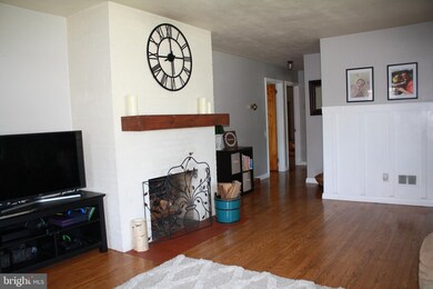 140 W Pine St, Palmyra, PA 17078 - photo 4