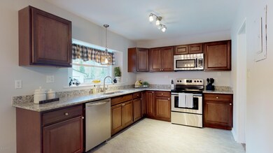 413 Country Club Dr, Jacksonville, NC 28546 - photo 7