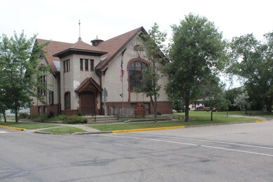 124 3rd Ave SE, Jamestown, ND 58401 - photo 2
