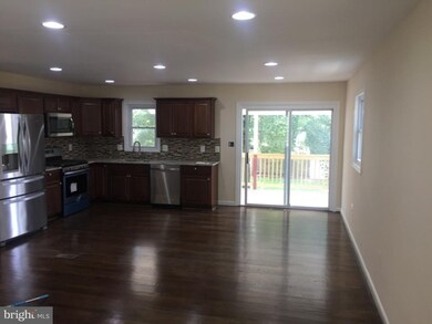 9003 Phyllis Dr, Clinton, MD 20735 - photo 7