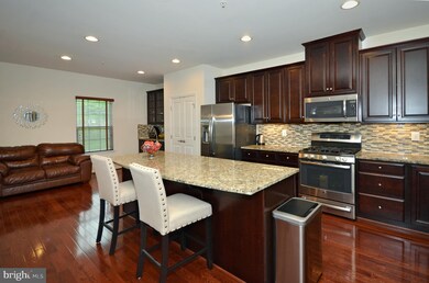 914 Magnolia Blossom Ct, Sykesville, MD 21784 - photo 4