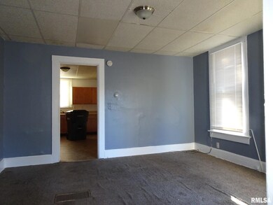 1527 W 6th St, Davenport, IA 52802 - photo 3
