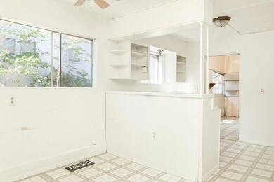 860 Nw 5th St Listing Photos - 5 of 21