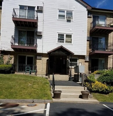 81 High St unit 26, Amesbury, MA 01913 - photo 2