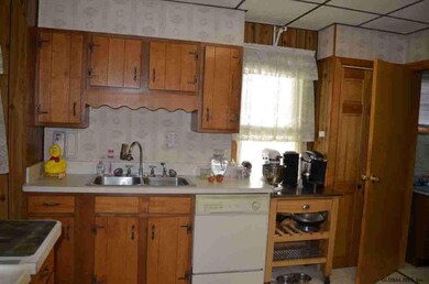 56 Prospect St, Glens Falls, NY 12801 - photo 4