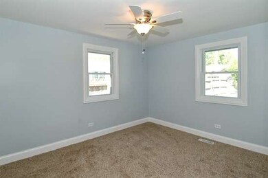 137 Pecos Cir, Carpentersville, IL 60110 - photo 7