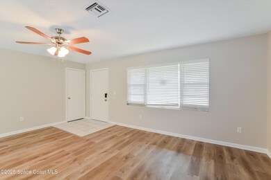 004-photo-living-room-11112873