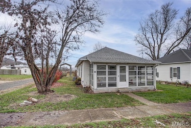 349 Locust St, Eldred, IL 62027 - photo 4