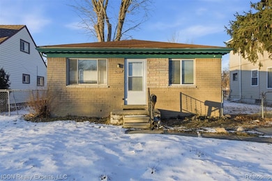 14731 Stephens Dr, Eastpointe, MI 48021 - photo 2