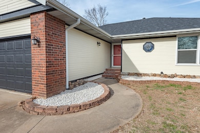 3313 W Camelot St, Springfield, MO 65807 - photo 3