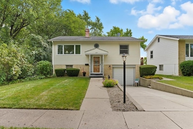 851 Glenview Ave, Mundelein, IL 60060 - photo 2