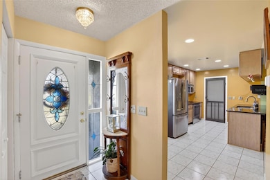 508 Sovereign Ct, Tampa, FL 33613 - photo 3