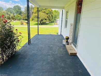 115 Stout Ln, Pilot Mountain, NC 27041 - photo 3