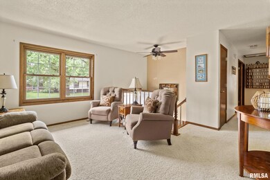 5404 Oakbrook Rd, Davenport, IA 52806 - photo 6