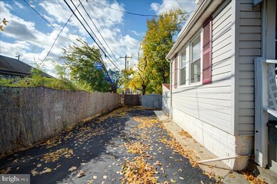 344 Dolans Aly, Crum Lynne, PA 19022 - photo 2